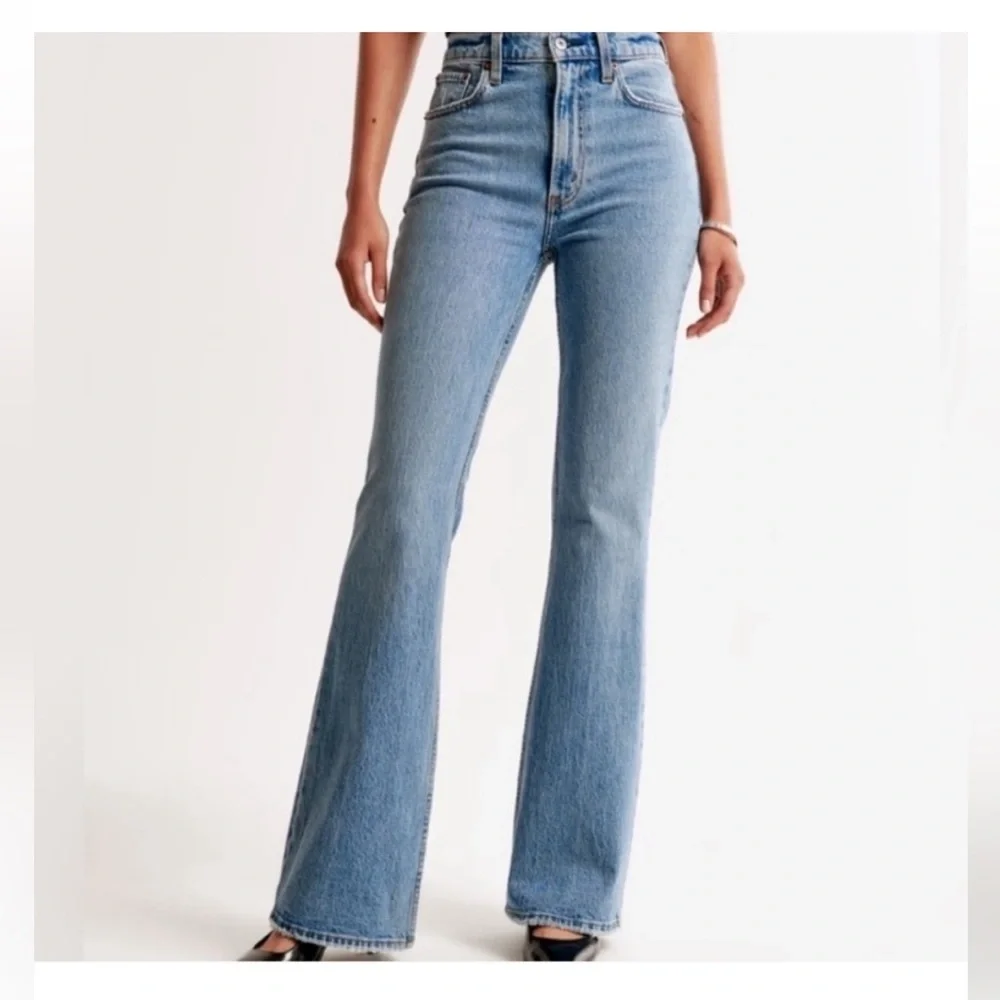 Abercrombie & Fitch Light Blue High-Rise Flare Jeans 34/18L super soft